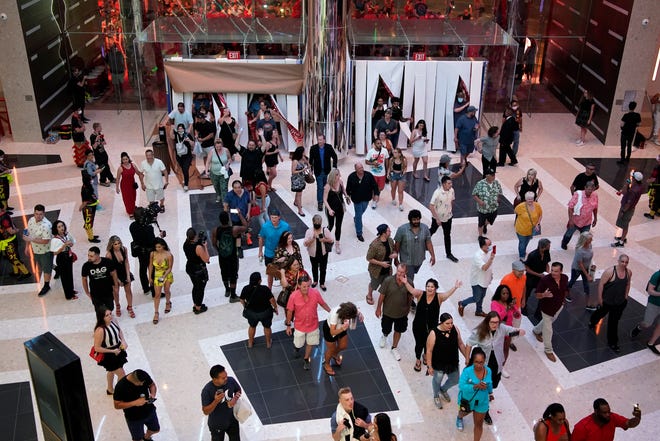 Las Vegas tourism is recovering, however COVID circumstances are on the rise as properly