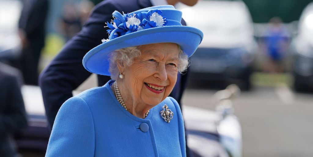 Queen Elizabeth, Prince William, & Princess Anne’s 2021 Scotland Journey Pics